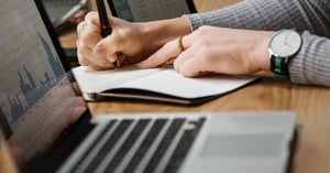 analysis-banking-businesswoman-1451448-1
